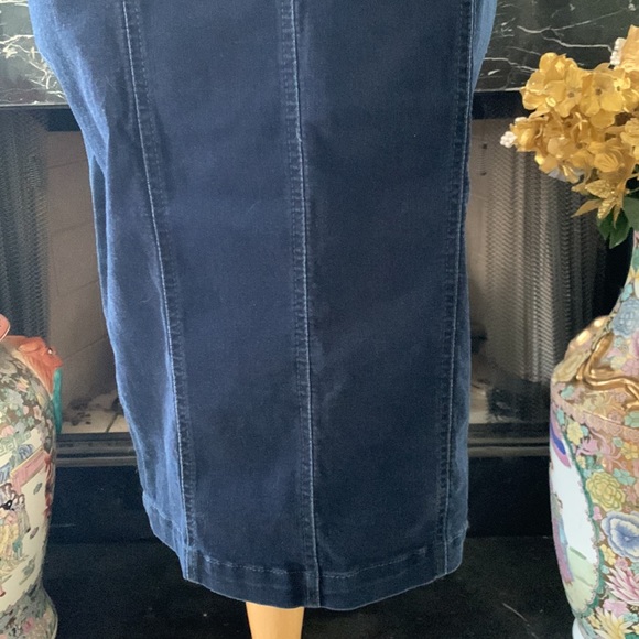 NWT “NY&C” stretch denim pencil skirt w/leather tie back detail! - Picture 3 of 7